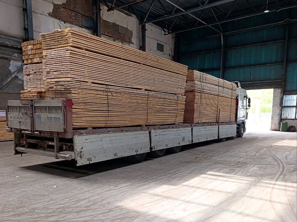 Погрузка пиломатериалов на складе BEST TIMBER